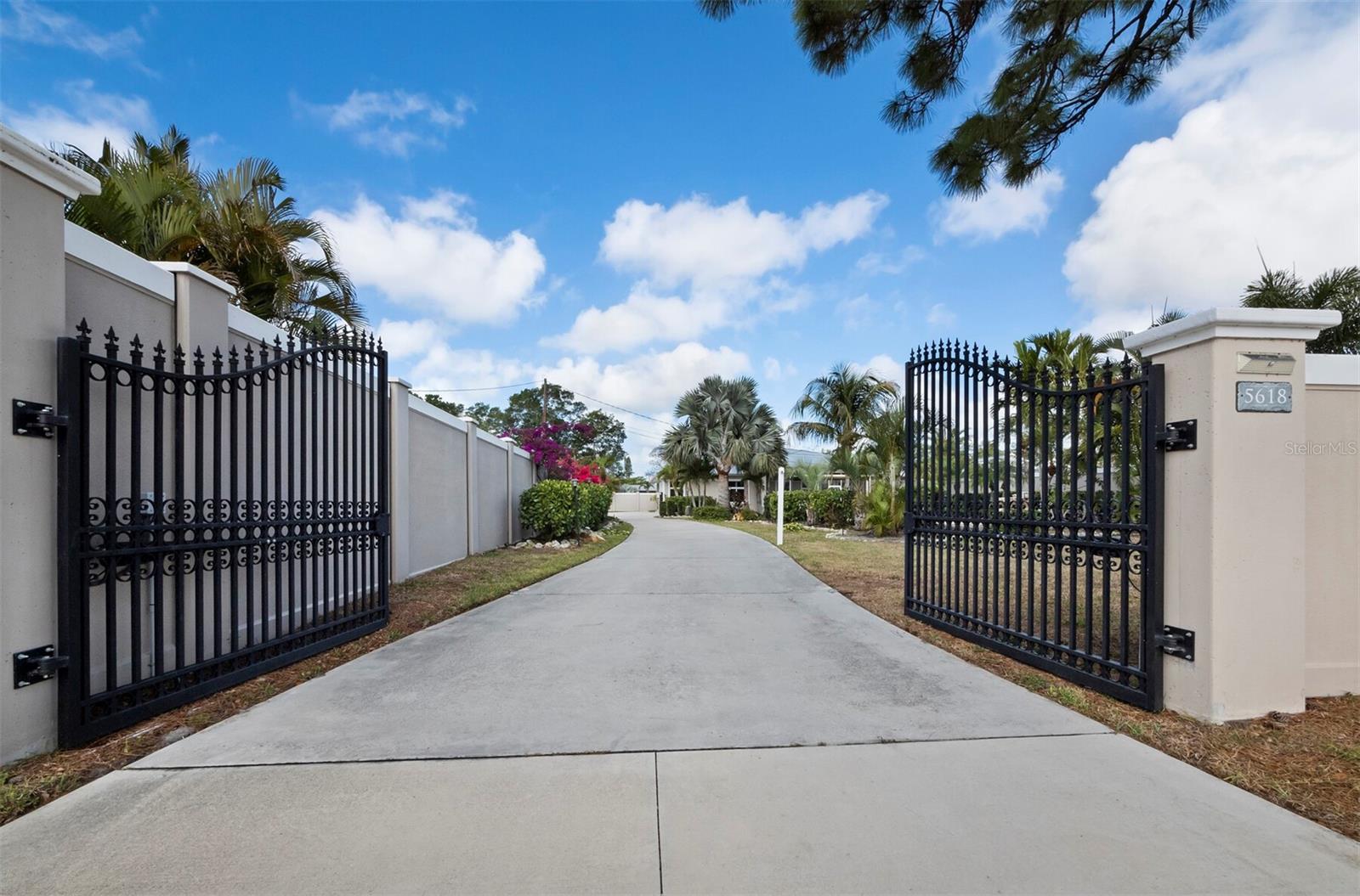 Image 5 of 67 For 5618 Britannia Drive