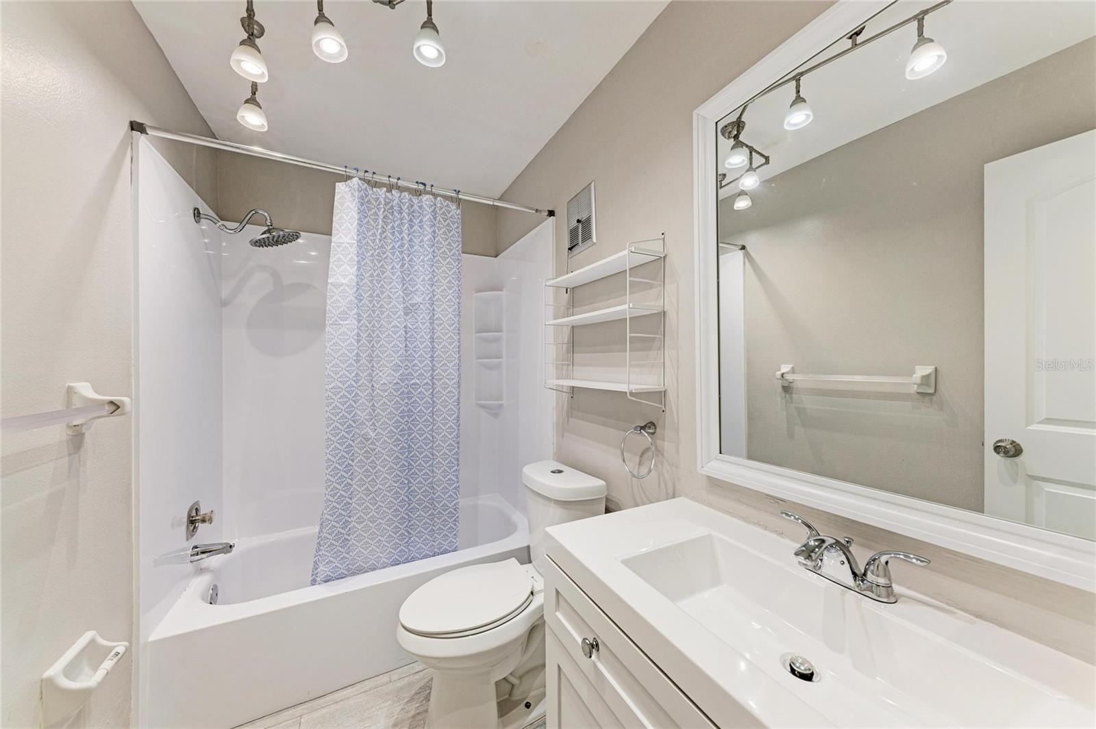 Image 37 of 62 For 4110 39th Ave W