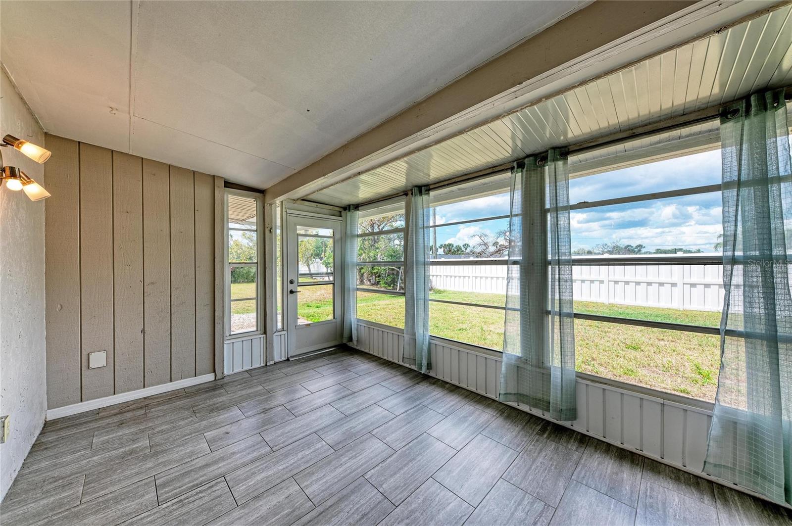 Image 39 of 62 For 4110 39th Ave W