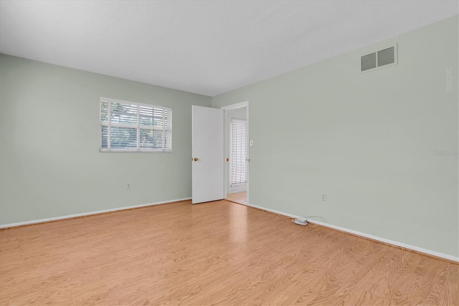 Image 23 of 43 For 5511 10th Avenue Drive W