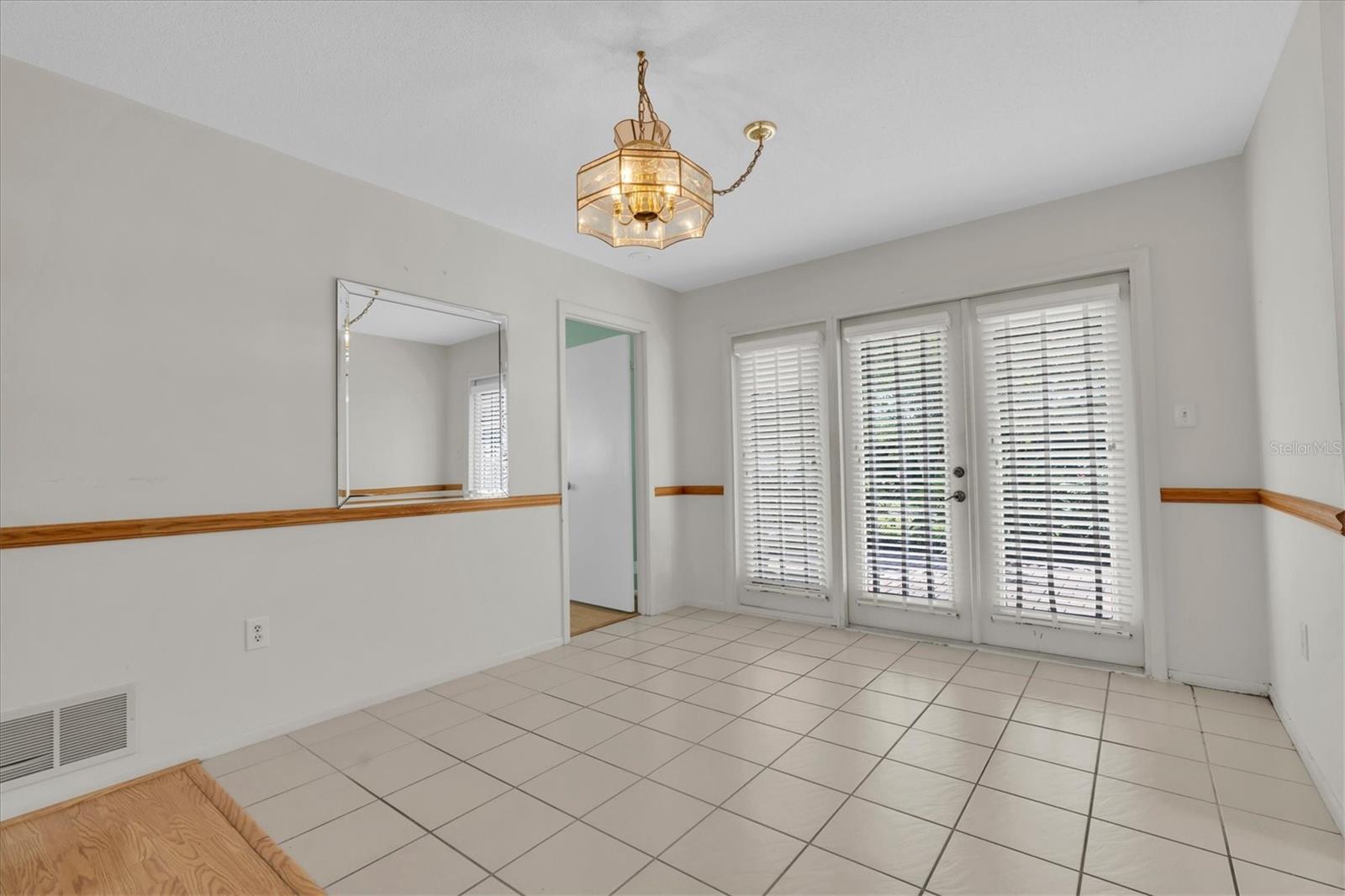 Image 8 of 43 For 5511 10th Avenue Drive W