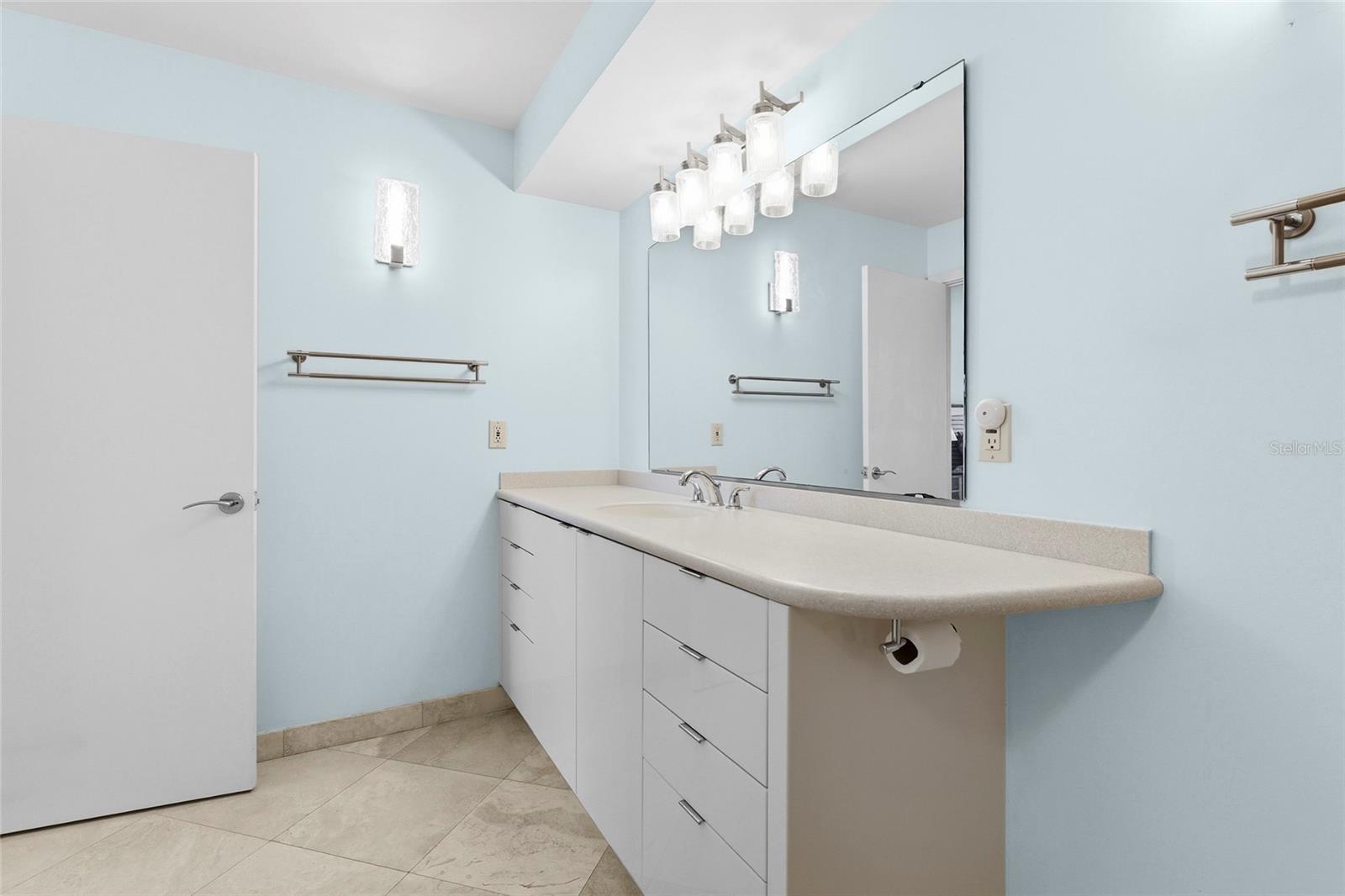 Image 41 of 91 For 2425 Gulf Of Mexico Drive 8c