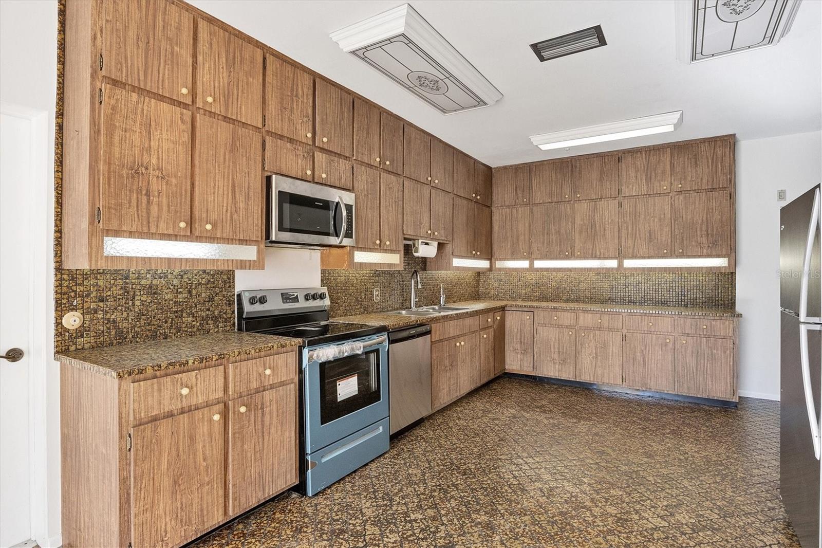 Image 24 of 57 For 2605 Desoto Road