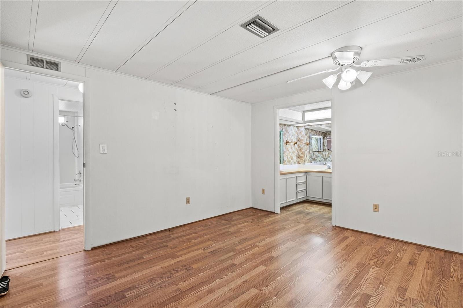 Image 21 of 59 For 5316 53rd Avenue E K28