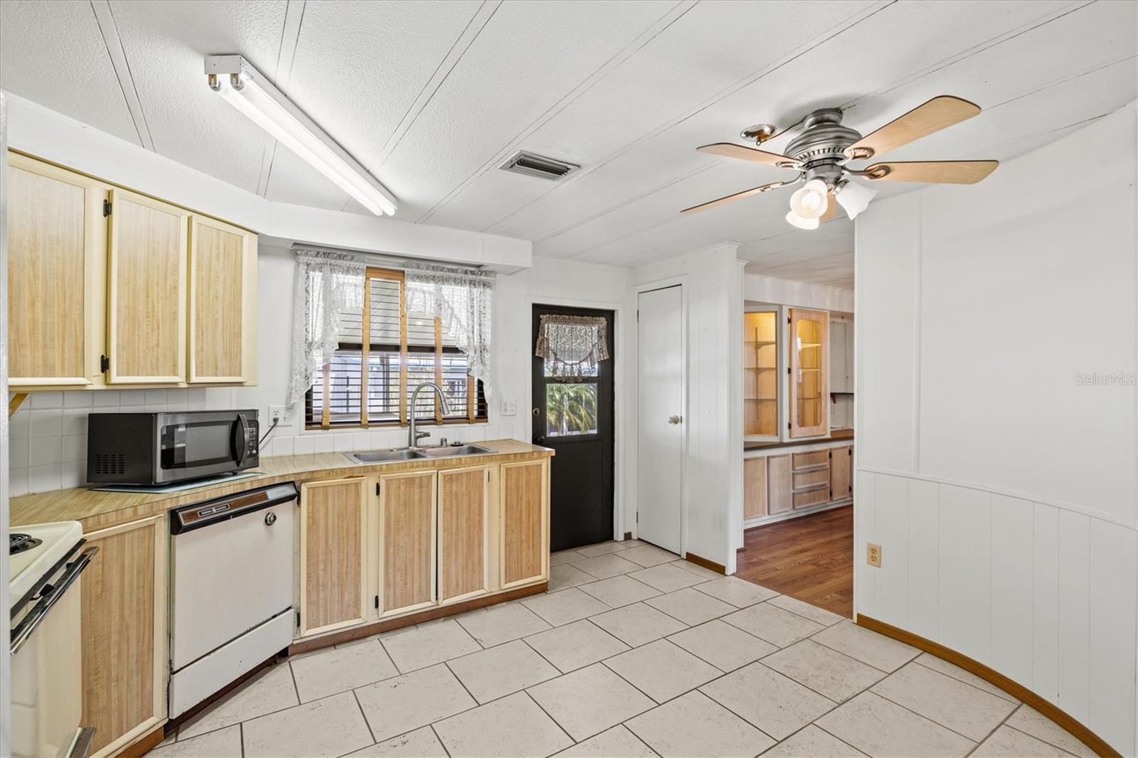 Image 6 of 59 For 5316 53rd Avenue E K28