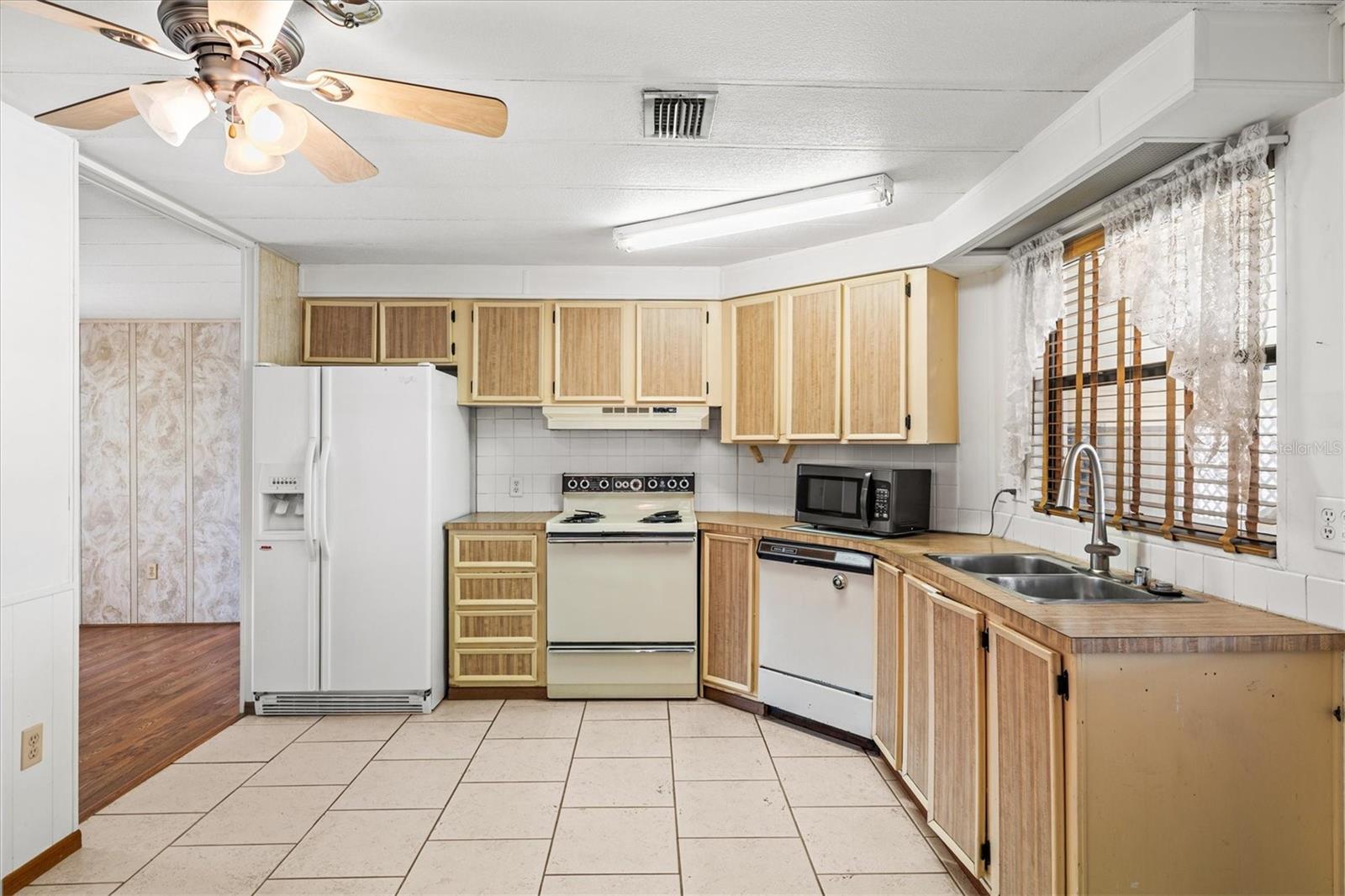 Image 7 of 59 For 5316 53rd Avenue E K28