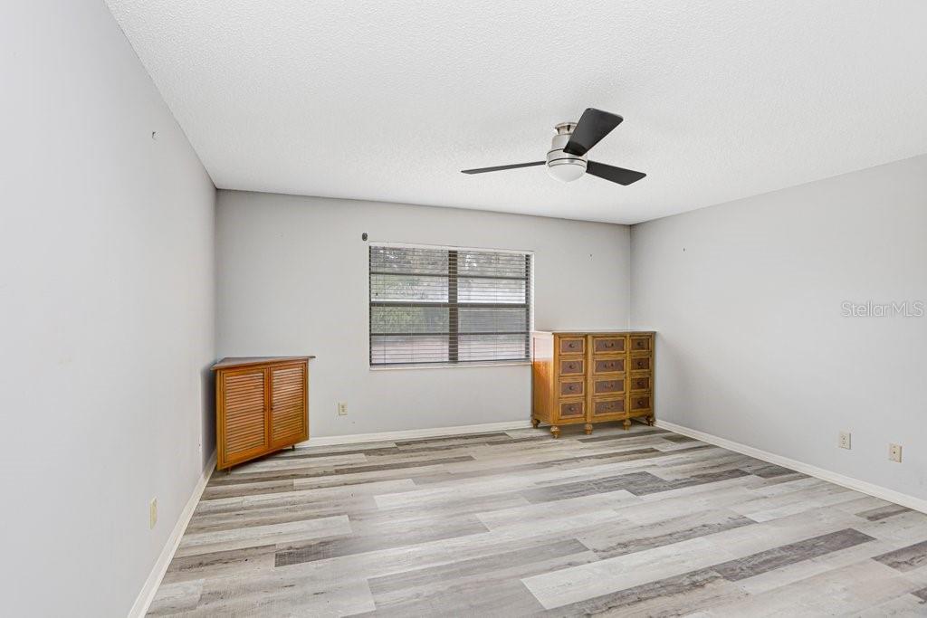 Image 18 of 34 For 1807 New Bedford Drive