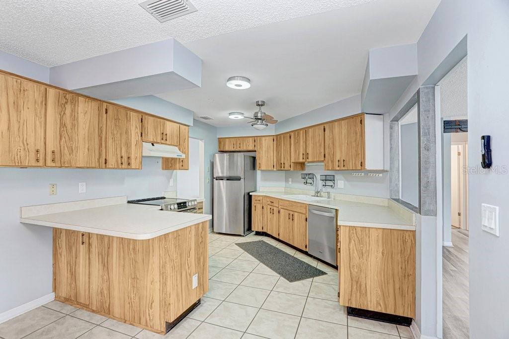 Image 21 of 34 For 1807 New Bedford Drive