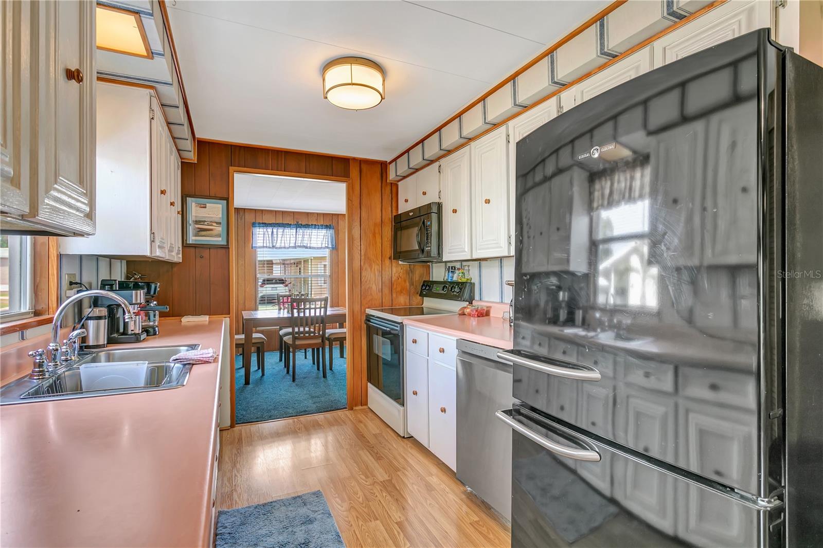 Image 3 of 58 For 3208 Oakwood Boulevard S