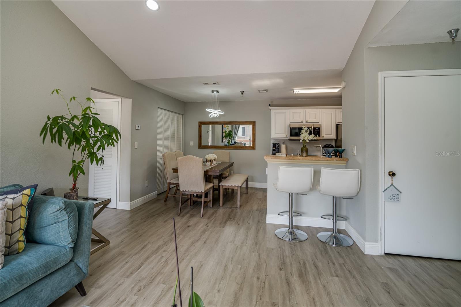 Image 6 of 44 For 10263 Gandy Boulevard N 2106