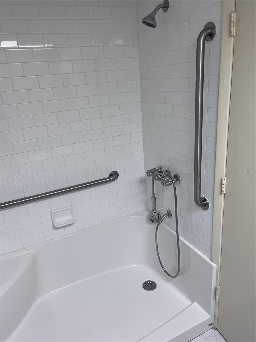 Image 12 of 30 For 315 30th Avenue W B203