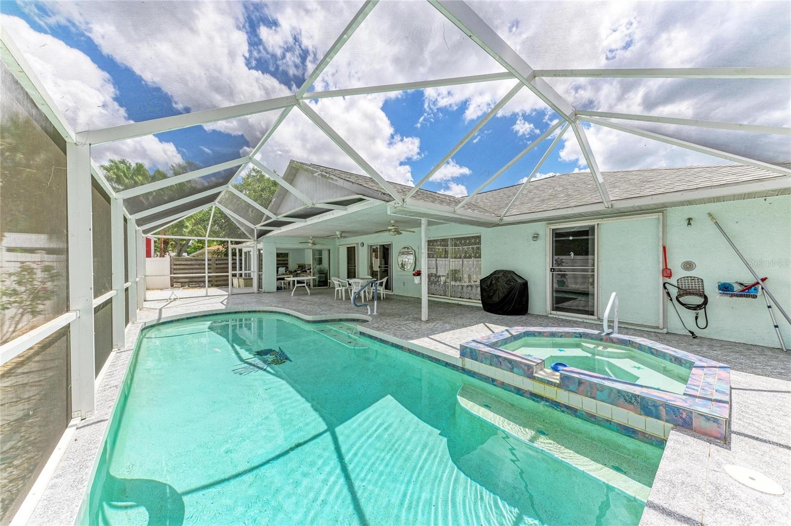 Image 2 of 40 For 4916 32nd Avenue Drive W