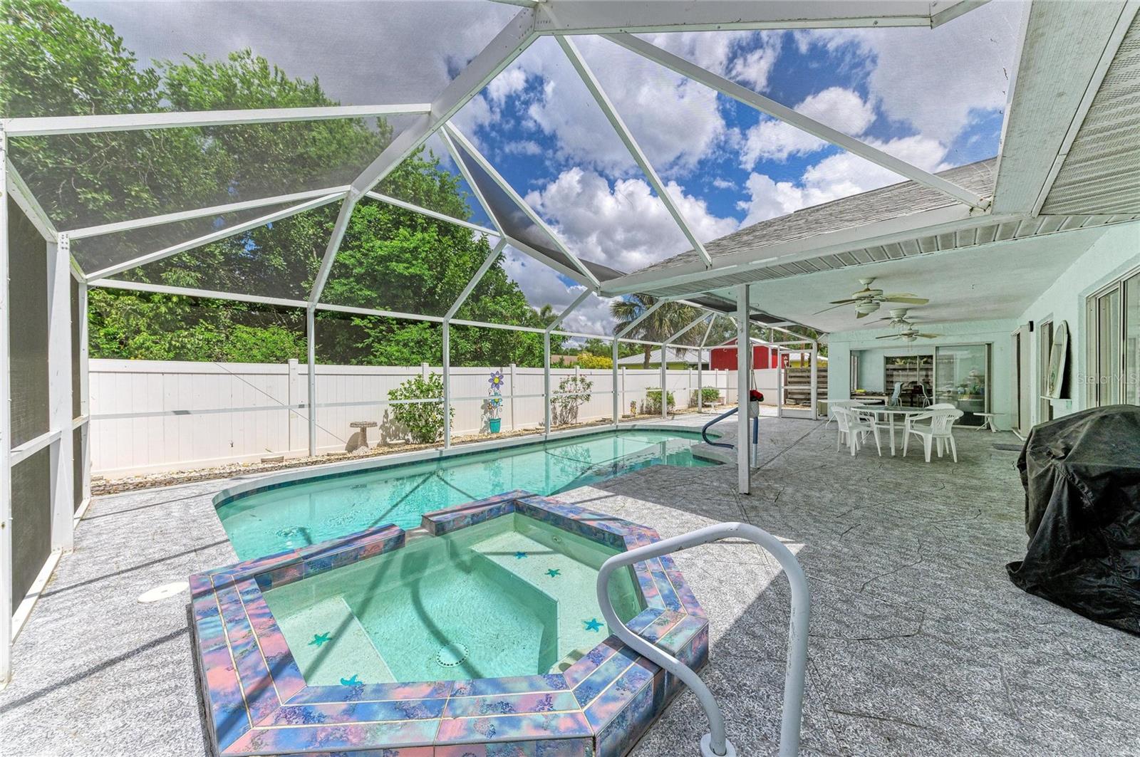 Image 3 of 40 For 4916 32nd Avenue Drive W