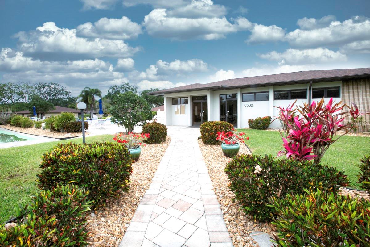 Image 16 of 48 For 6504 Heritage Lane 99