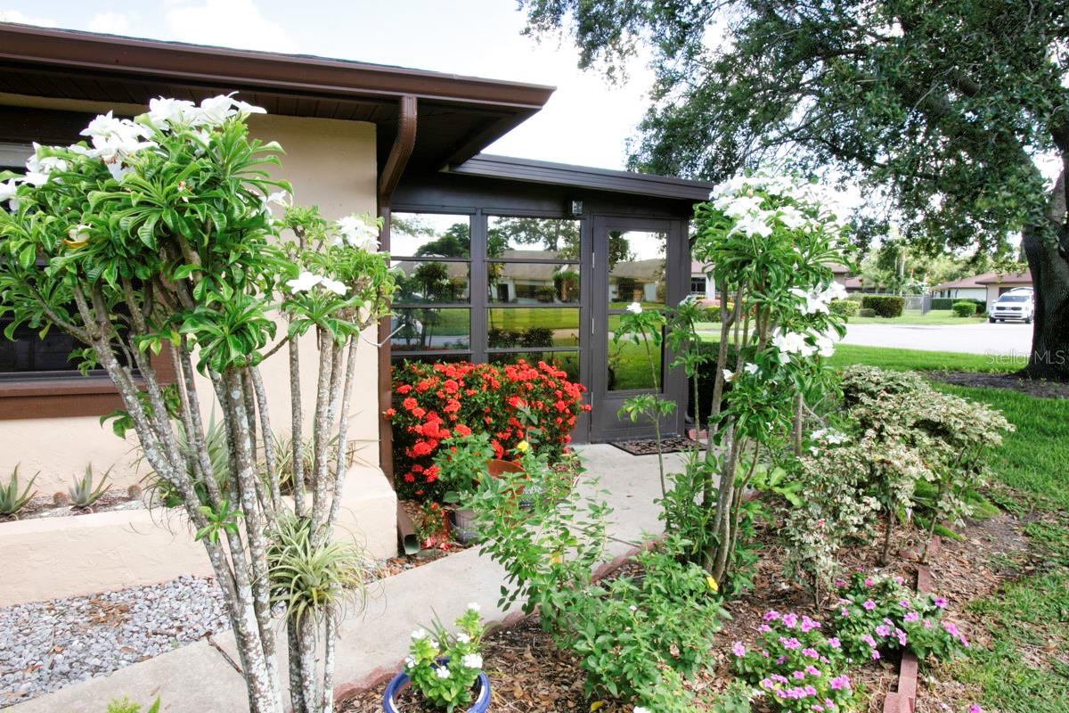 Image 21 of 48 For 6504 Heritage Lane 99