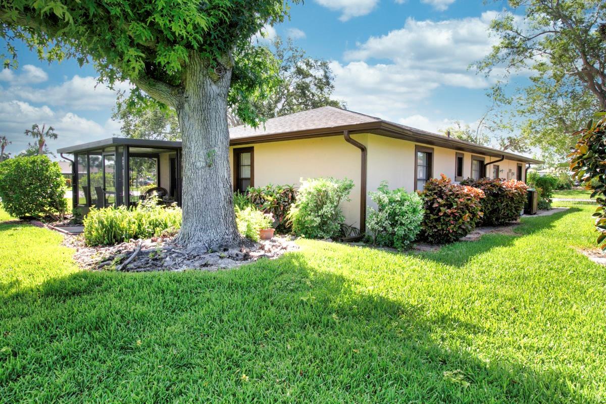 Image 24 of 48 For 6504 Heritage Lane 99