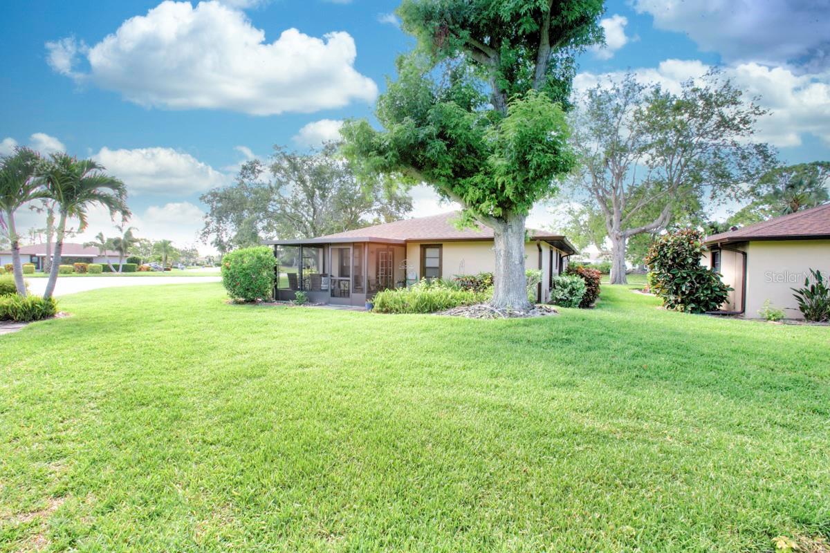 Image 25 of 48 For 6504 Heritage Lane 99