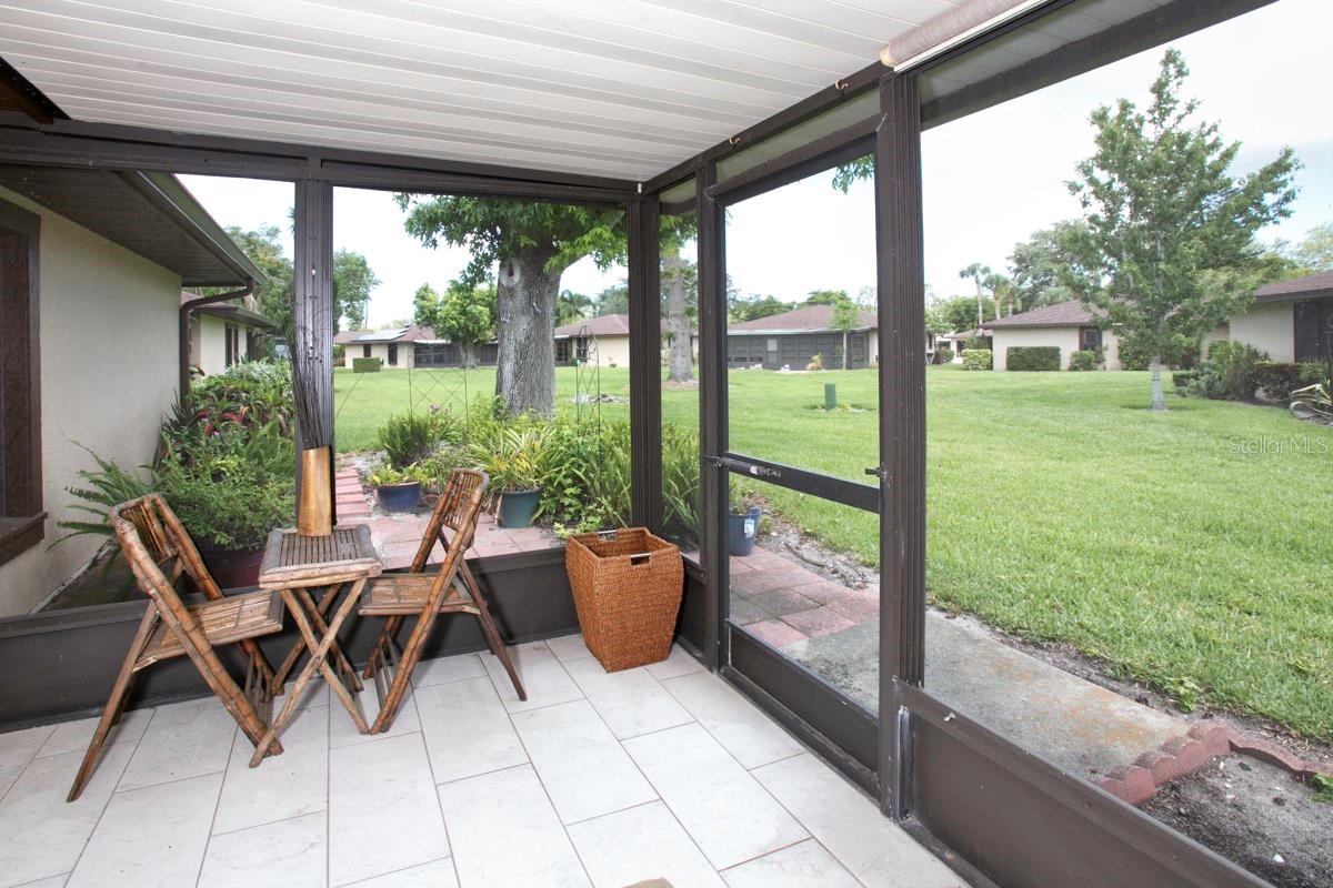 Image 37 of 48 For 6504 Heritage Lane 99