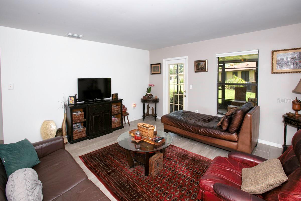 Image 41 of 48 For 6504 Heritage Lane 99