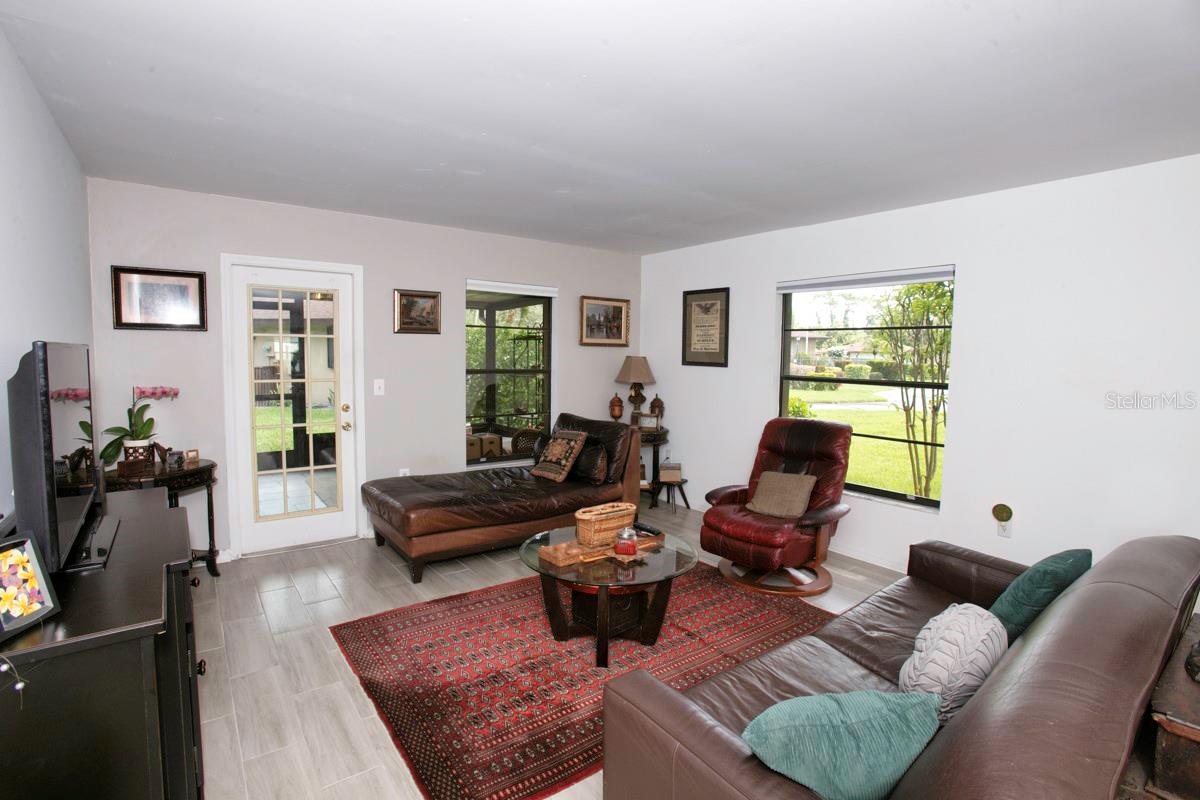 Image 5 of 48 For 6504 Heritage Lane 99