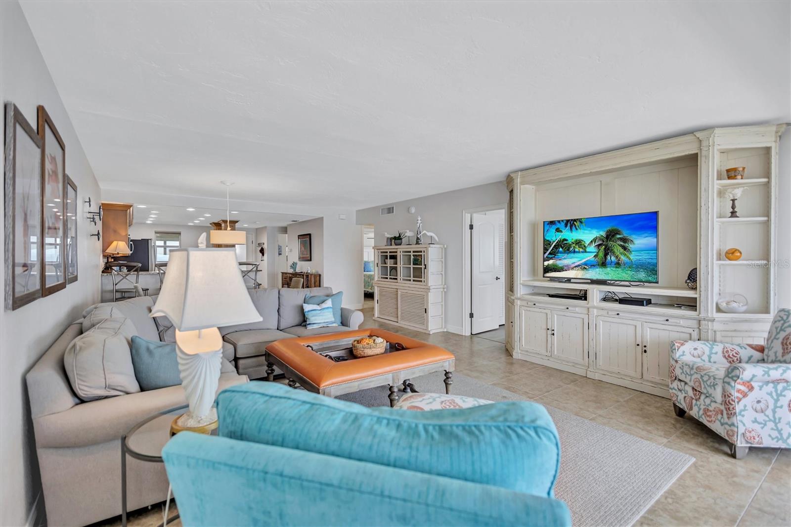 Image 17 of 80 For 6140 Midnight Pass Road 501