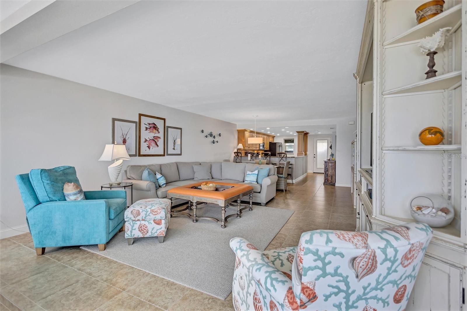 Image 19 of 80 For 6140 Midnight Pass Road 501