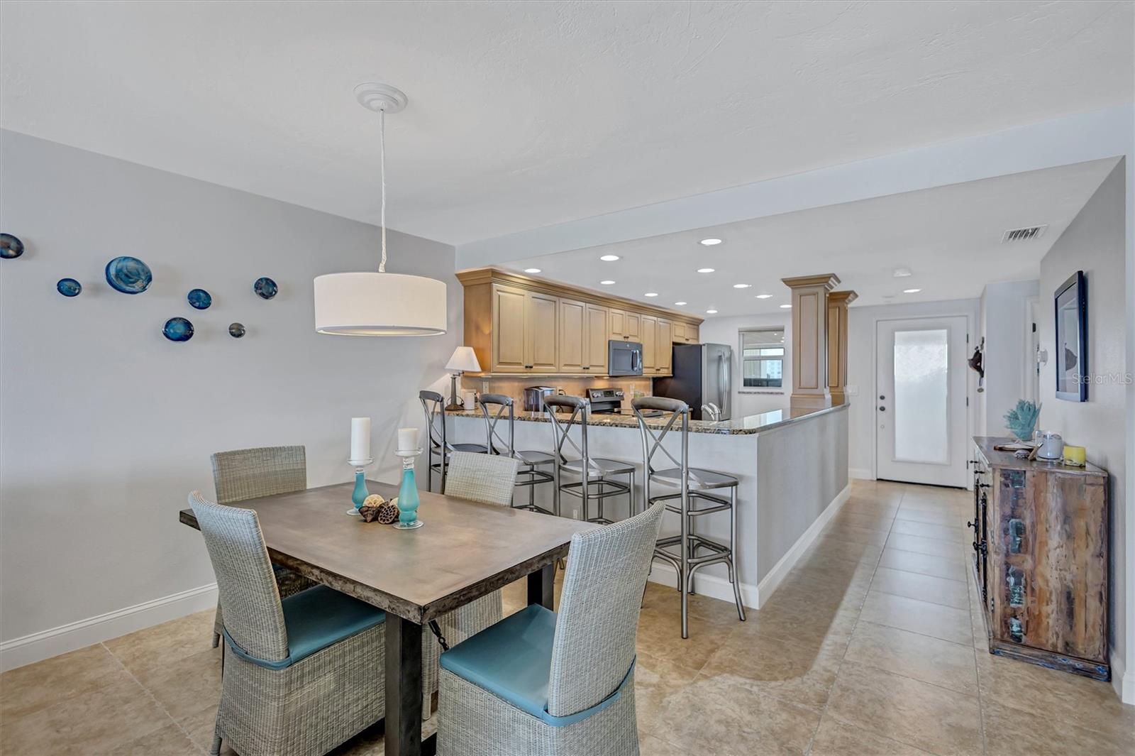 Image 21 of 80 For 6140 Midnight Pass Road 501