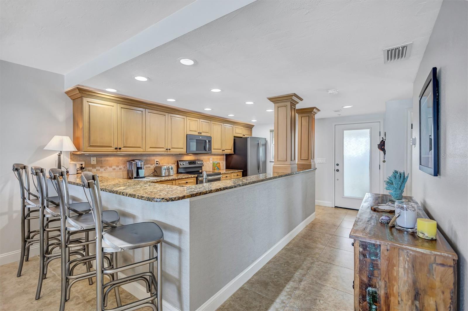 Image 22 of 80 For 6140 Midnight Pass Road 501