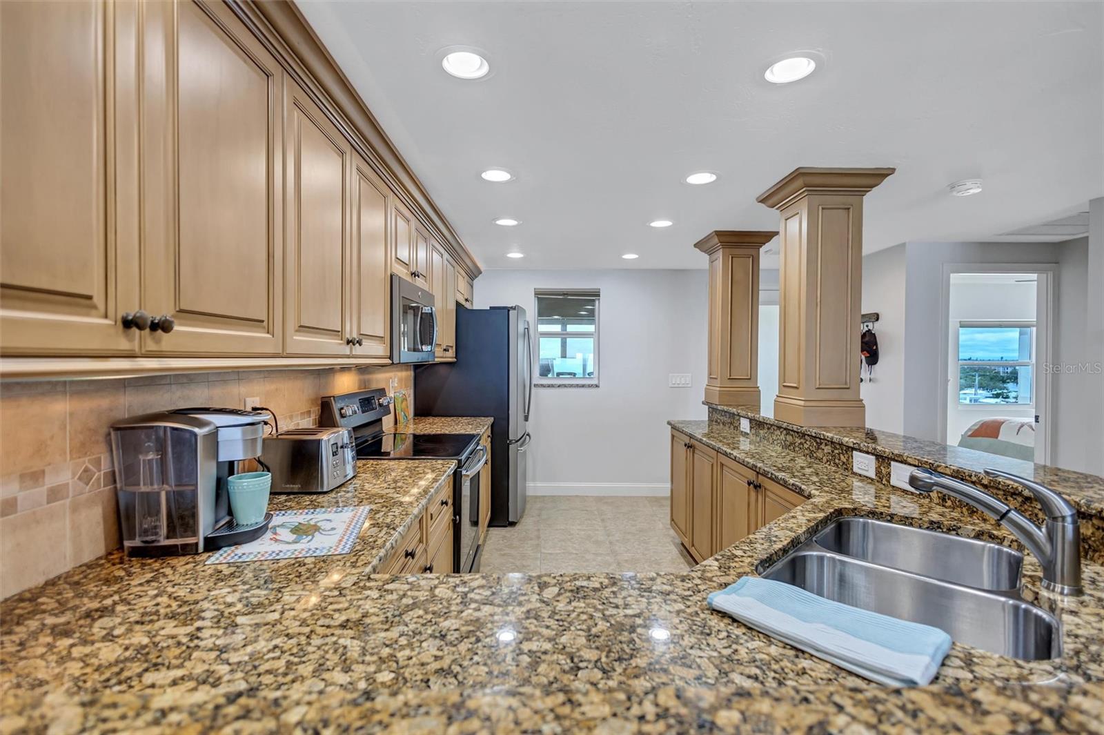 Image 25 of 80 For 6140 Midnight Pass Road 501