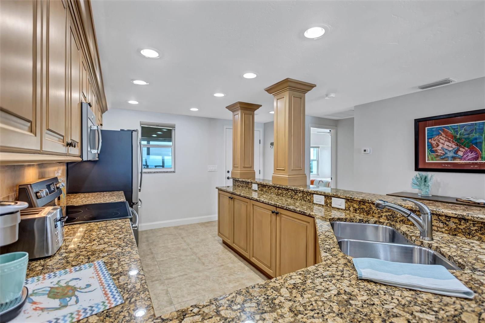 Image 26 of 80 For 6140 Midnight Pass Road 501