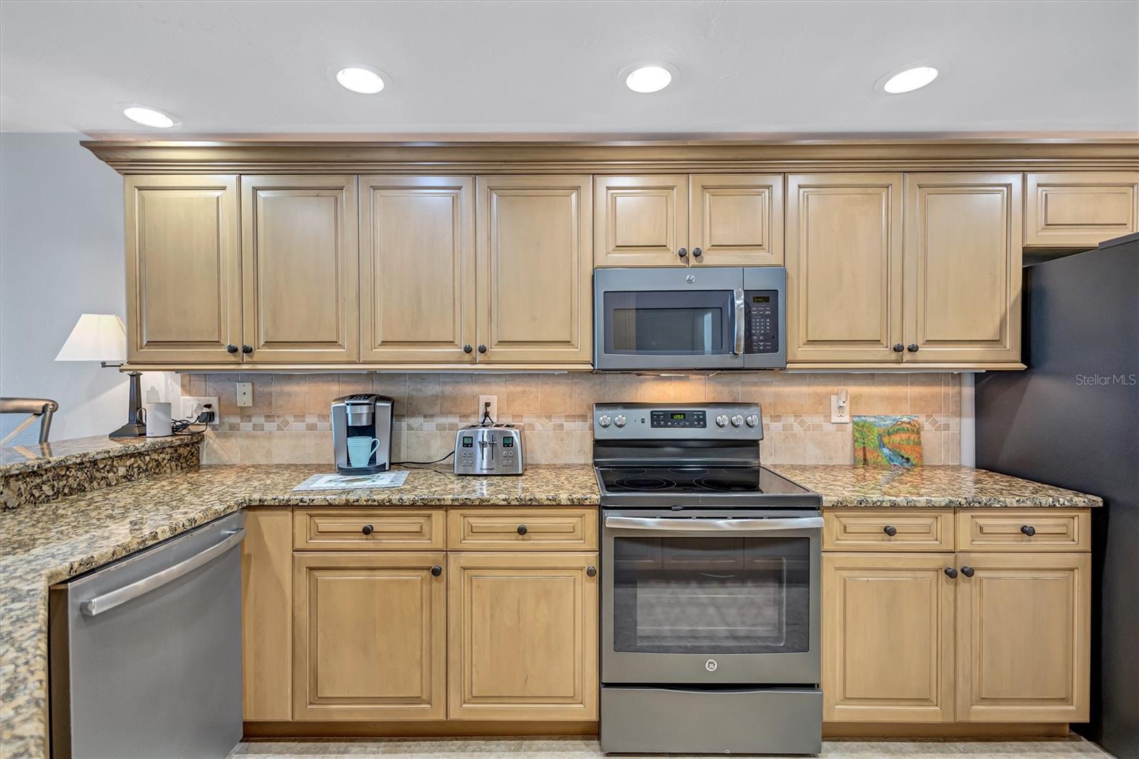 Image 29 of 80 For 6140 Midnight Pass Road 501