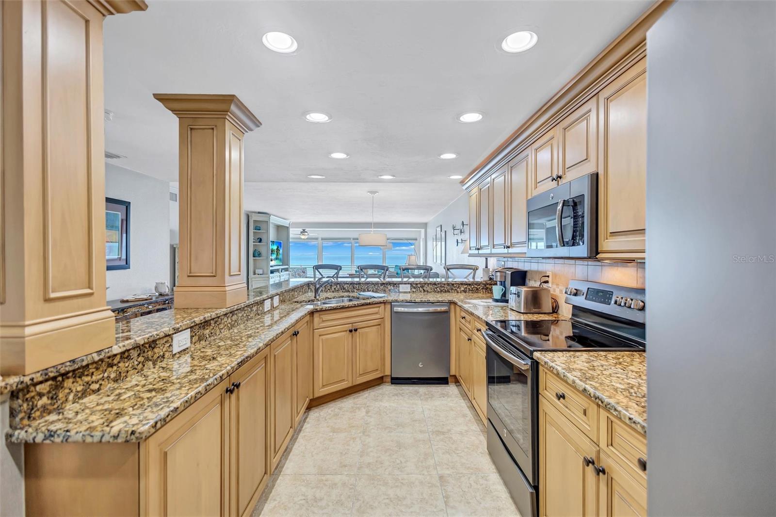 Image 31 of 80 For 6140 Midnight Pass Road 501