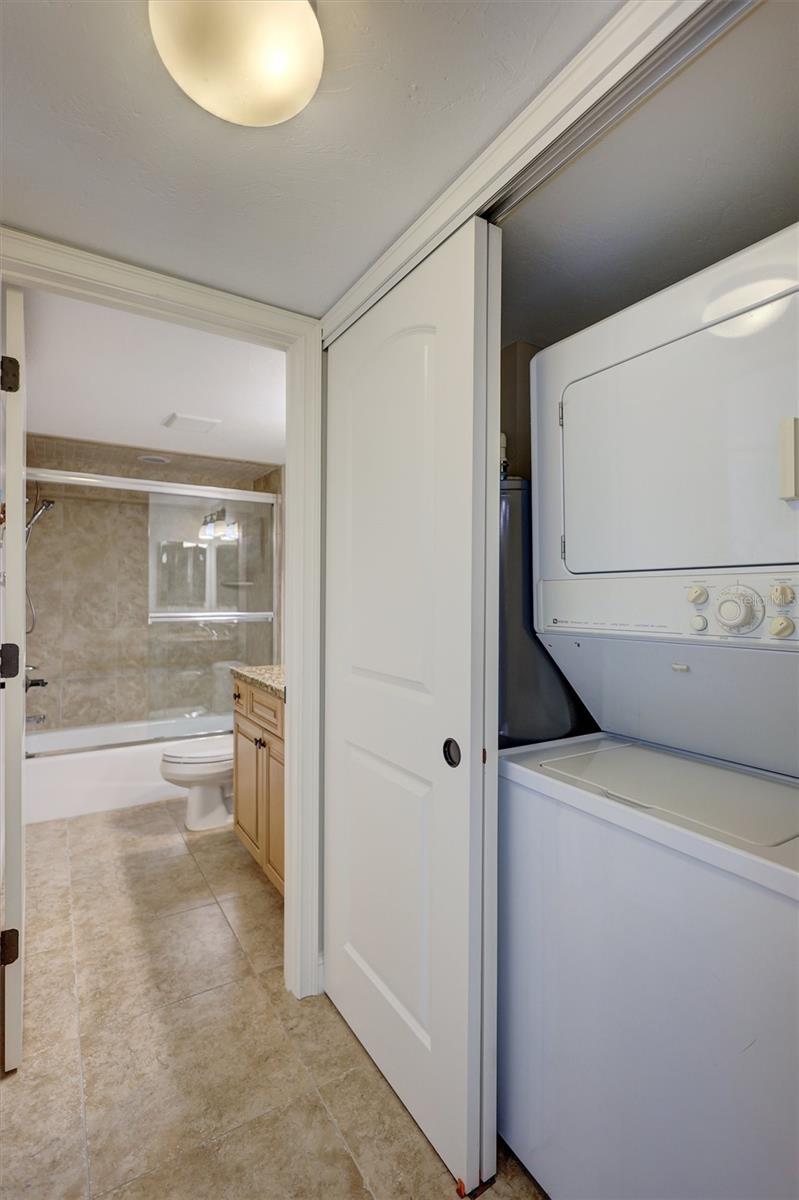 Image 41 of 80 For 6140 Midnight Pass Road 501