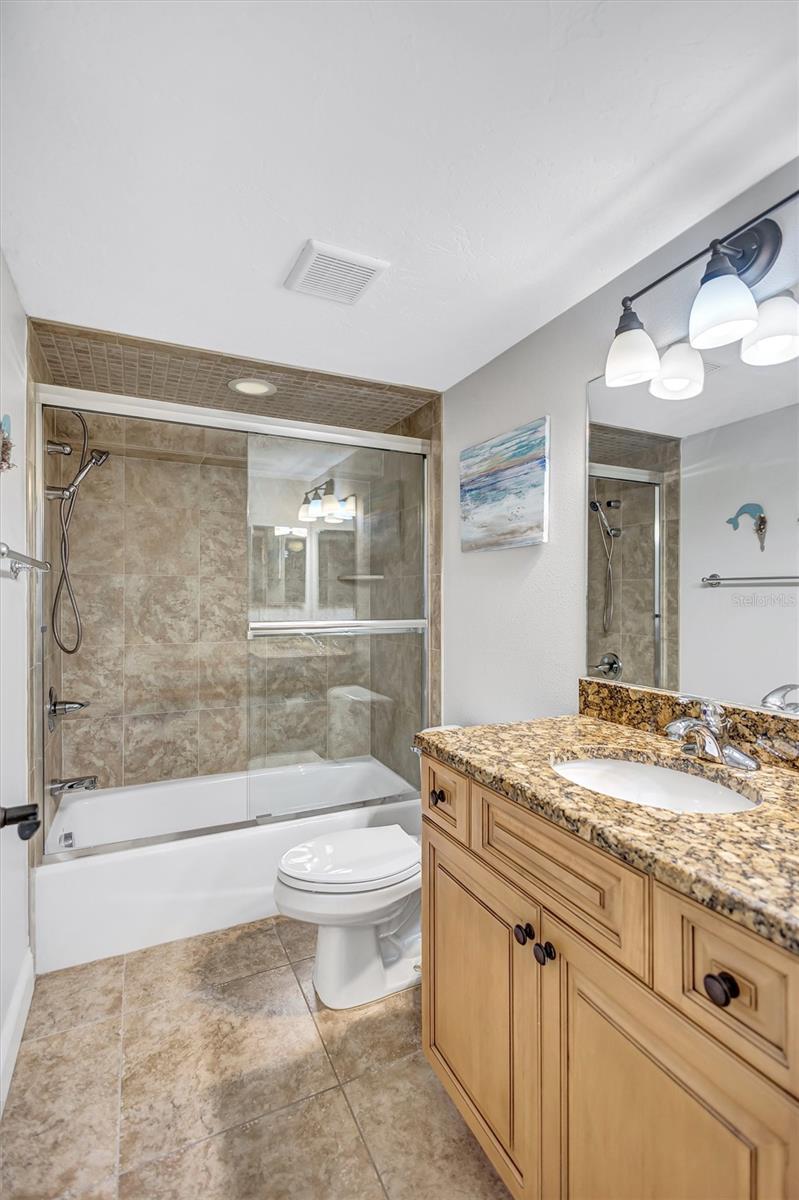 Image 43 of 80 For 6140 Midnight Pass Road 501