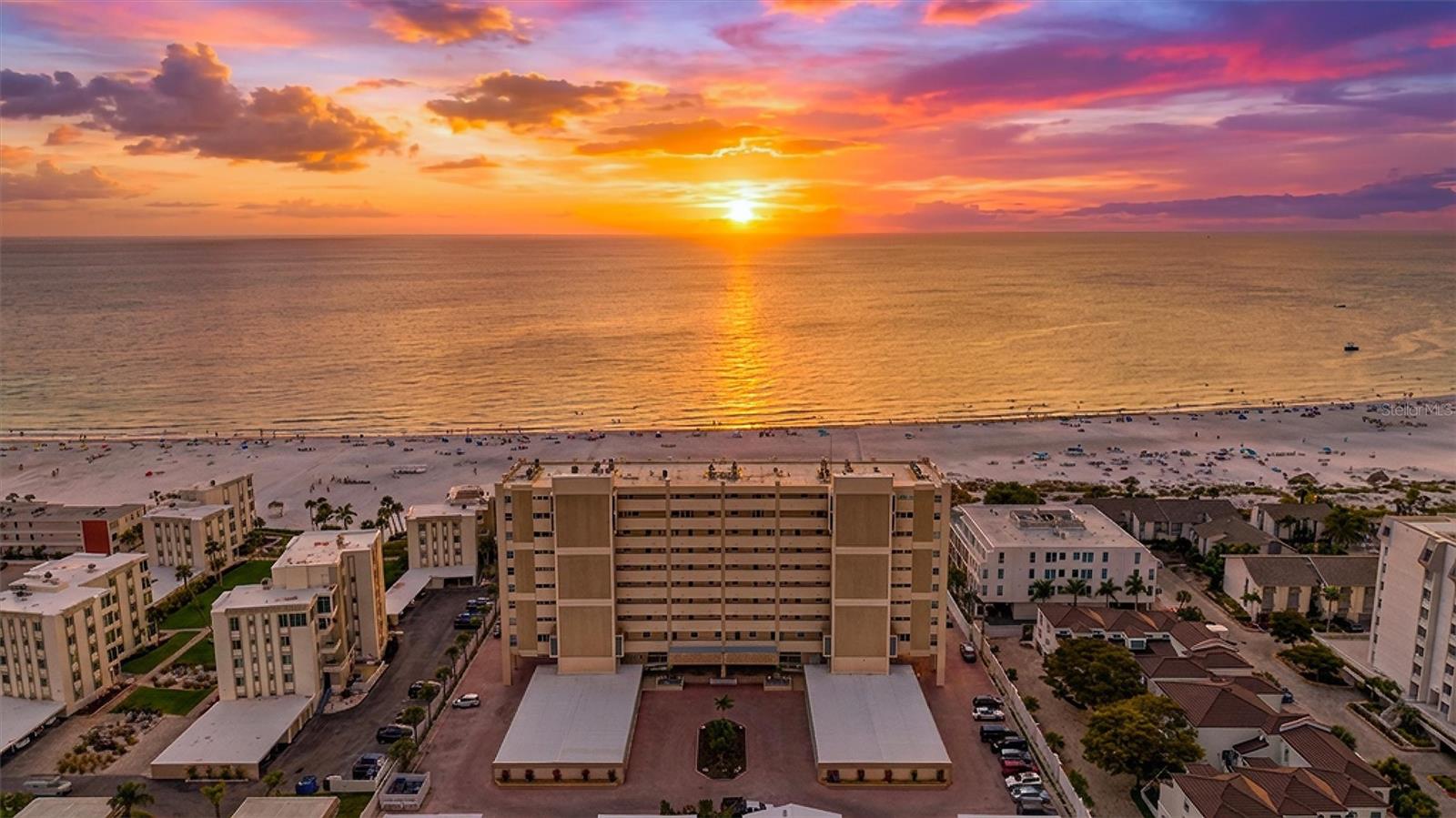 Image 69 of 80 For 6140 Midnight Pass Road 501