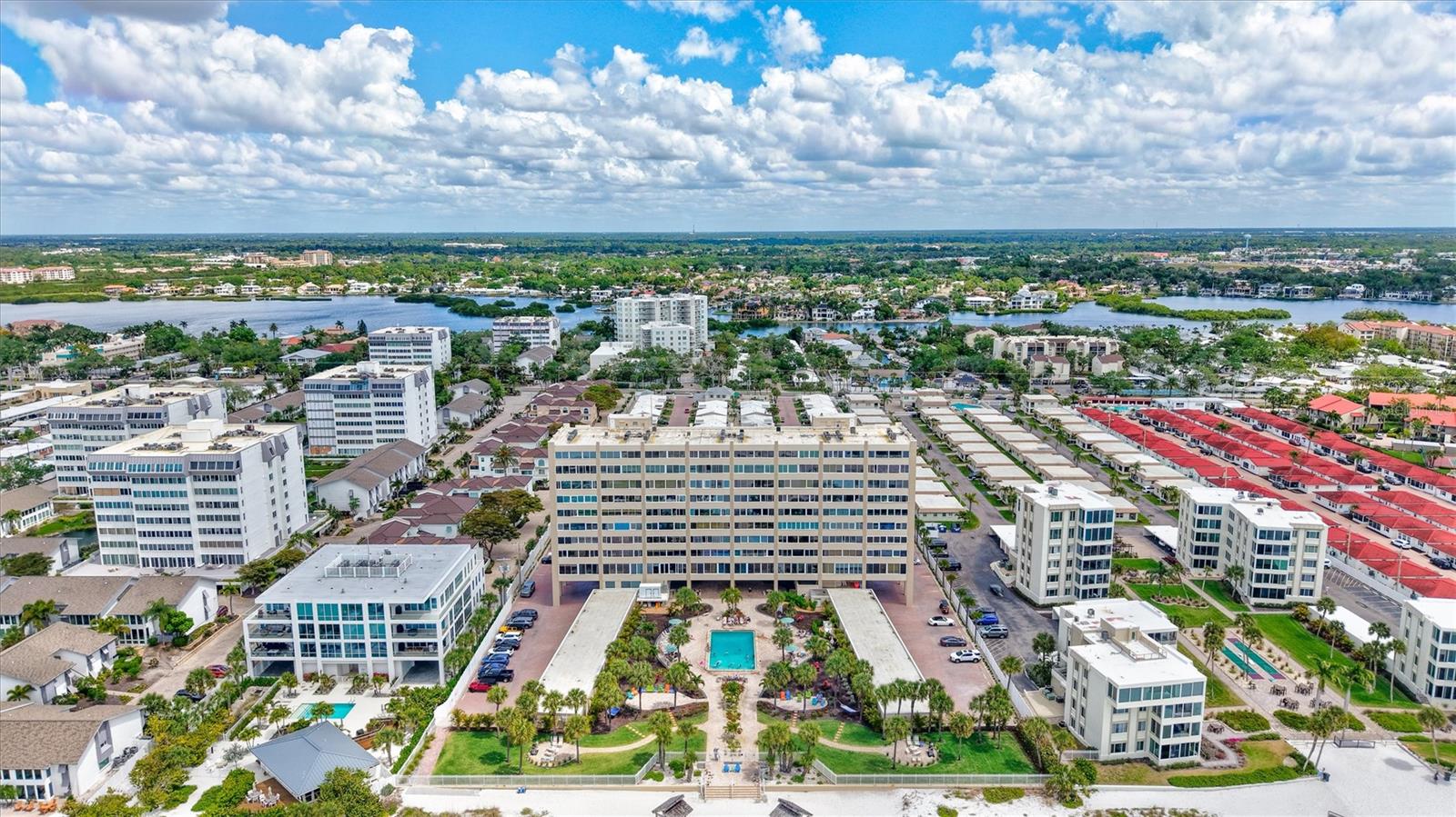 Image 73 of 80 For 6140 Midnight Pass Road 501