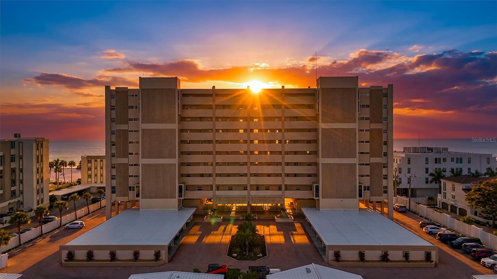 Image 75 of 80 For 6140 Midnight Pass Road 501