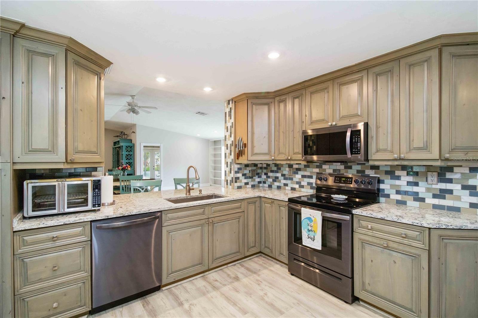 Image 23 of 55 For 907 69th Street Nw