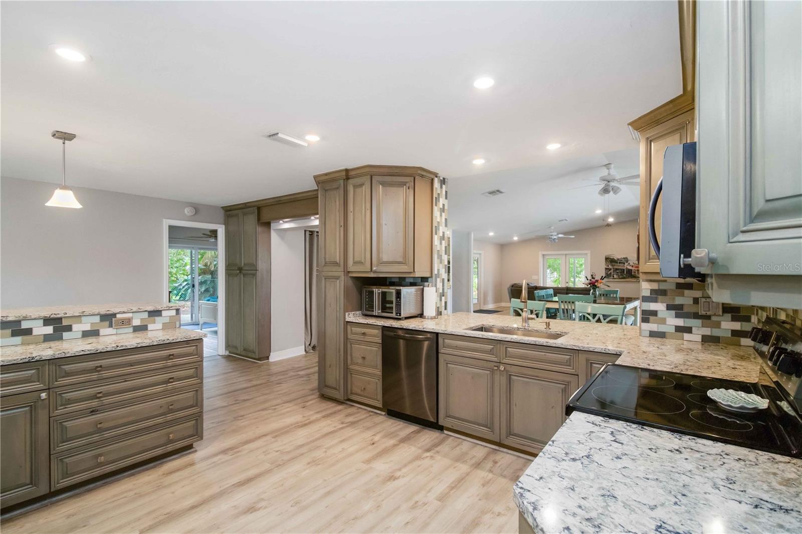 Image 25 of 55 For 907 69th Street Nw