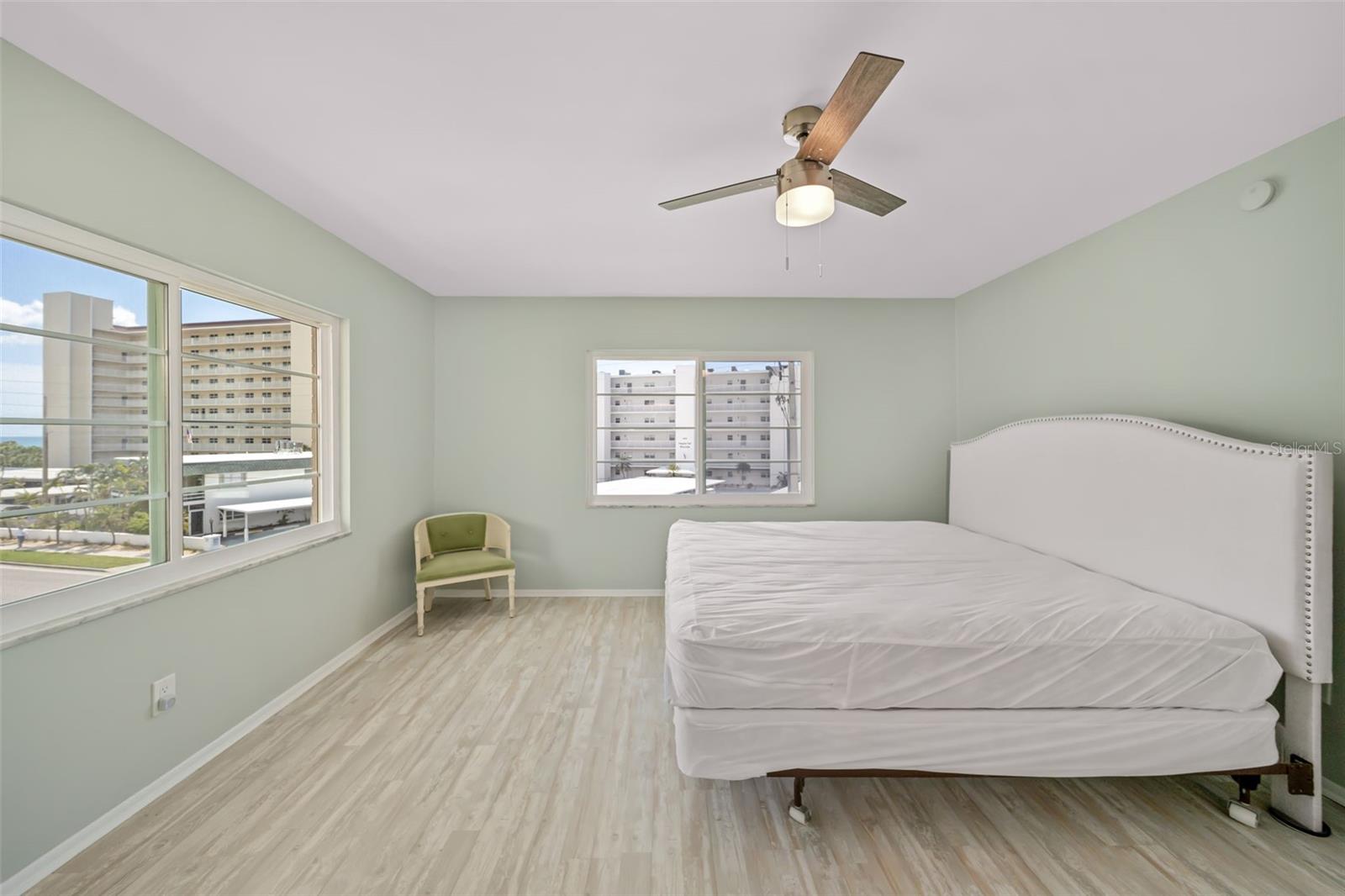 Image 15 of 53 For 200 The Esplanade N C14