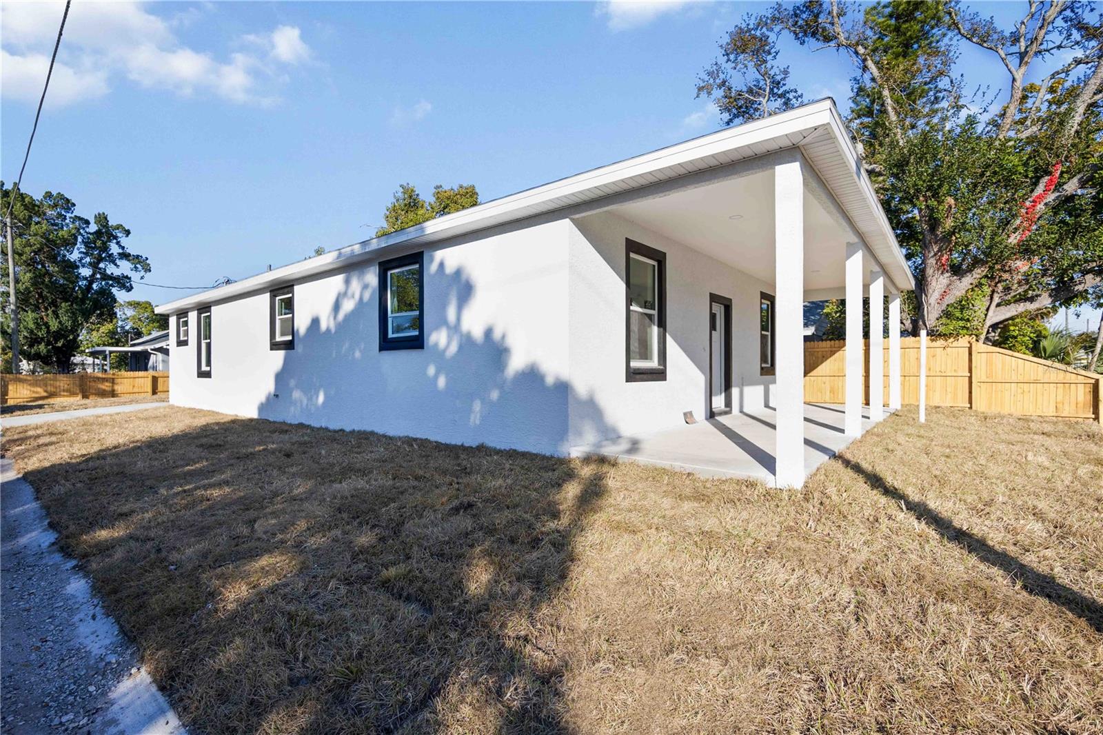 Image 3 of 19 For 520 12th Avenue W