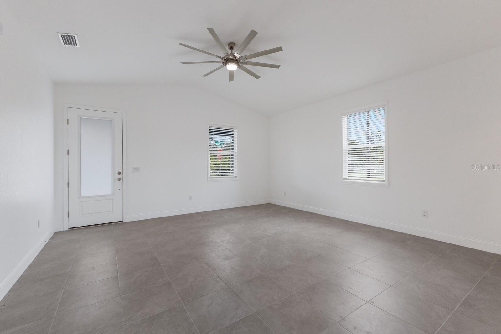 Image 4 of 19 For 520 12th Avenue W