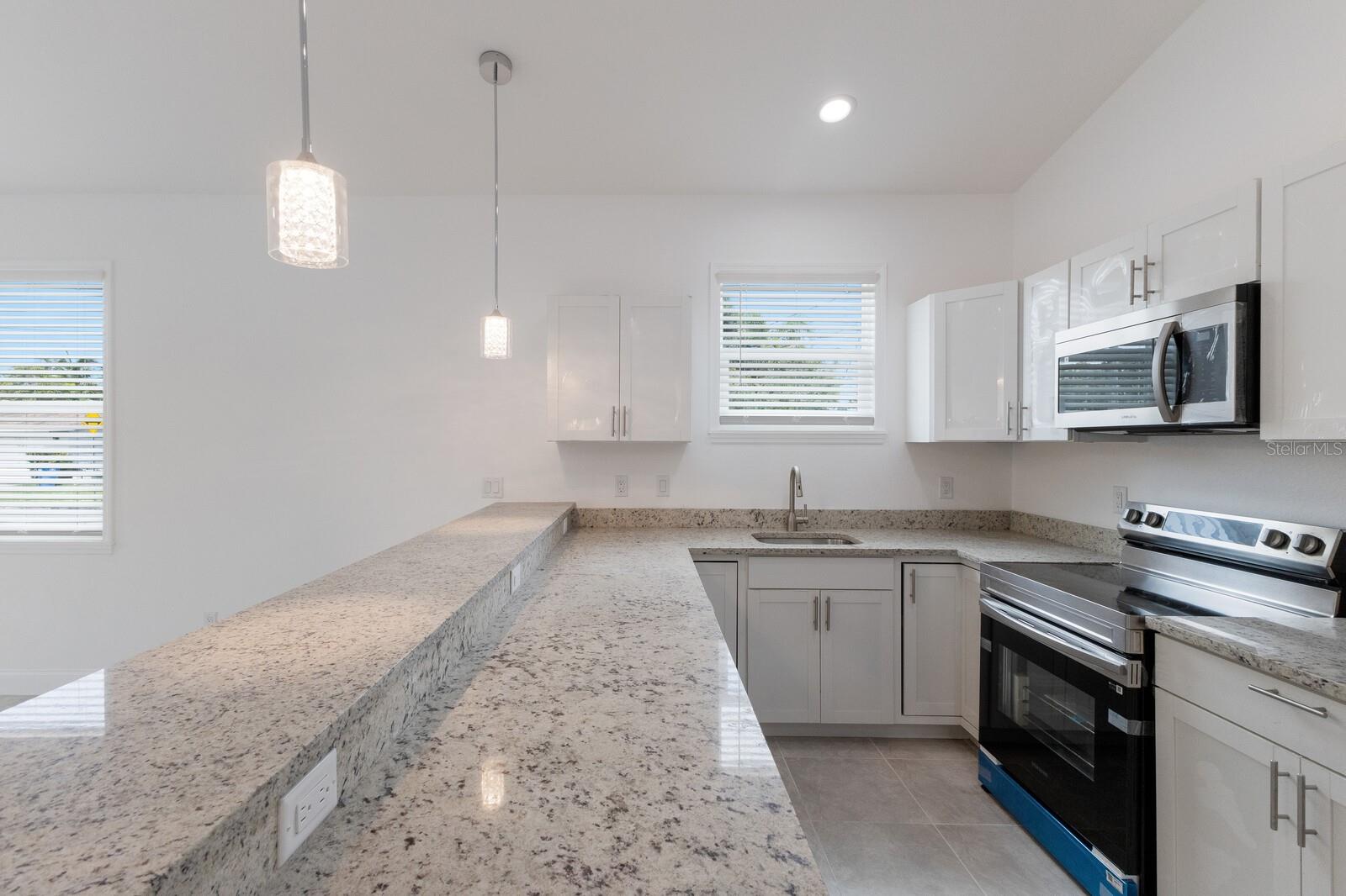 Image 8 of 19 For 520 12th Avenue W