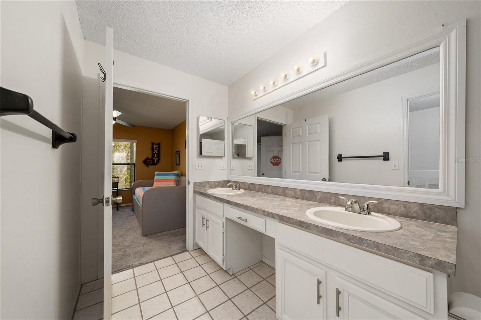 Image 14 of 35 For 703 Swan Lane