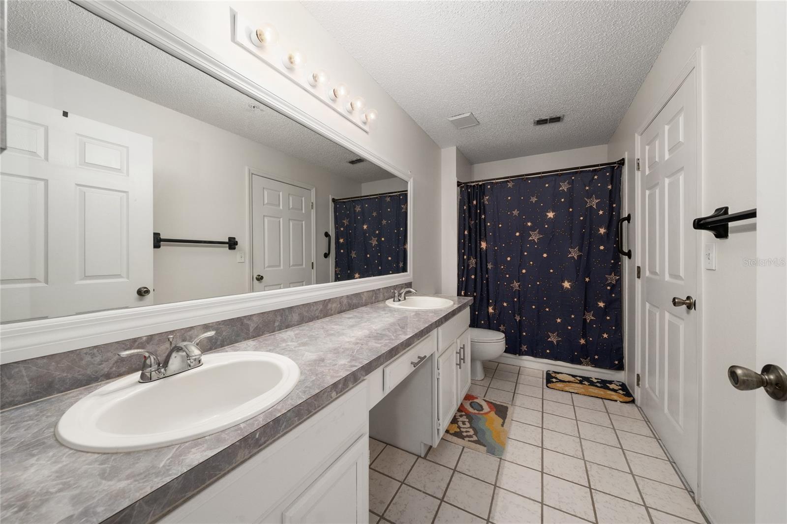 Image 15 of 35 For 703 Swan Lane