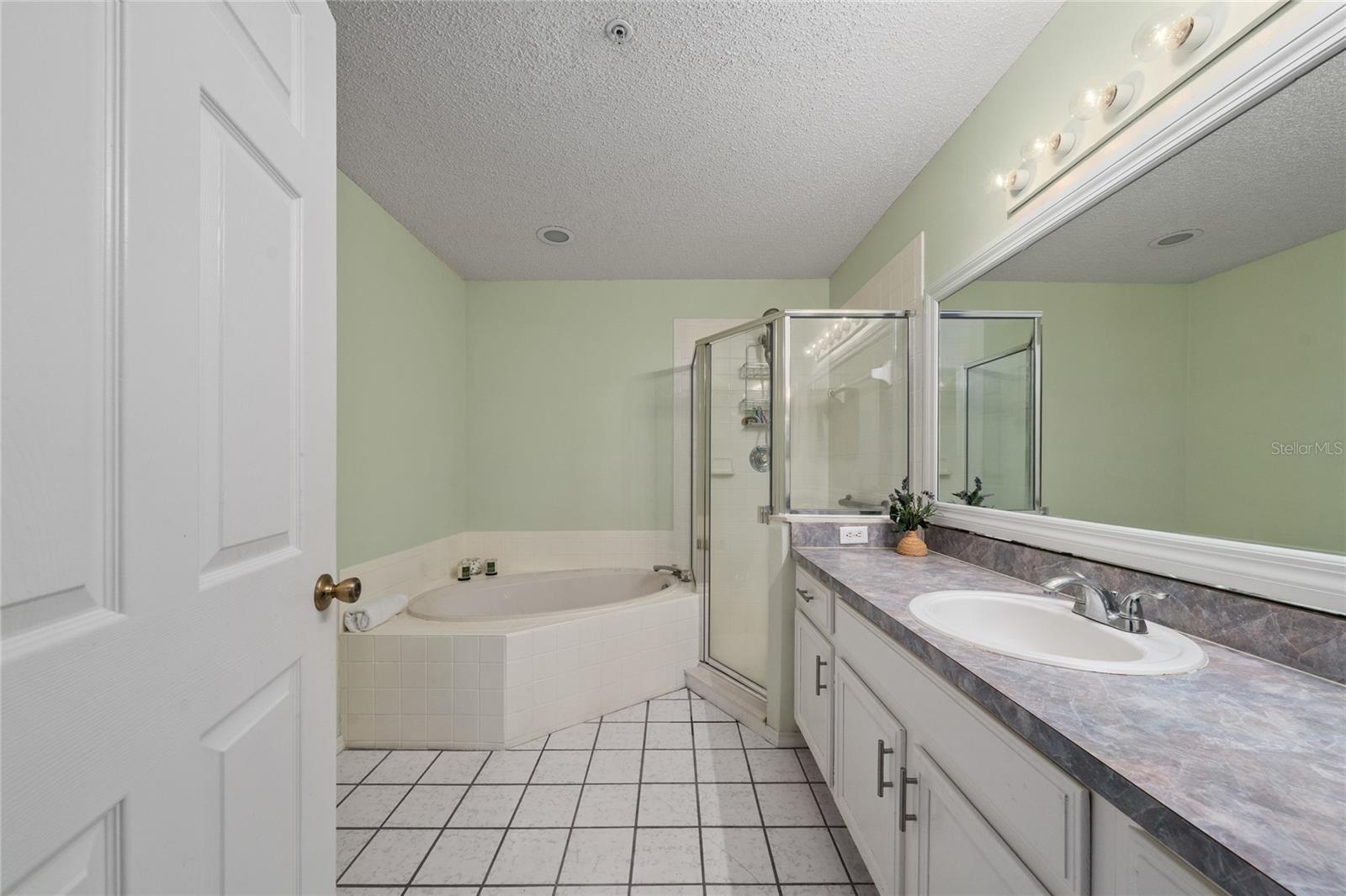 Image 22 of 35 For 703 Swan Lane