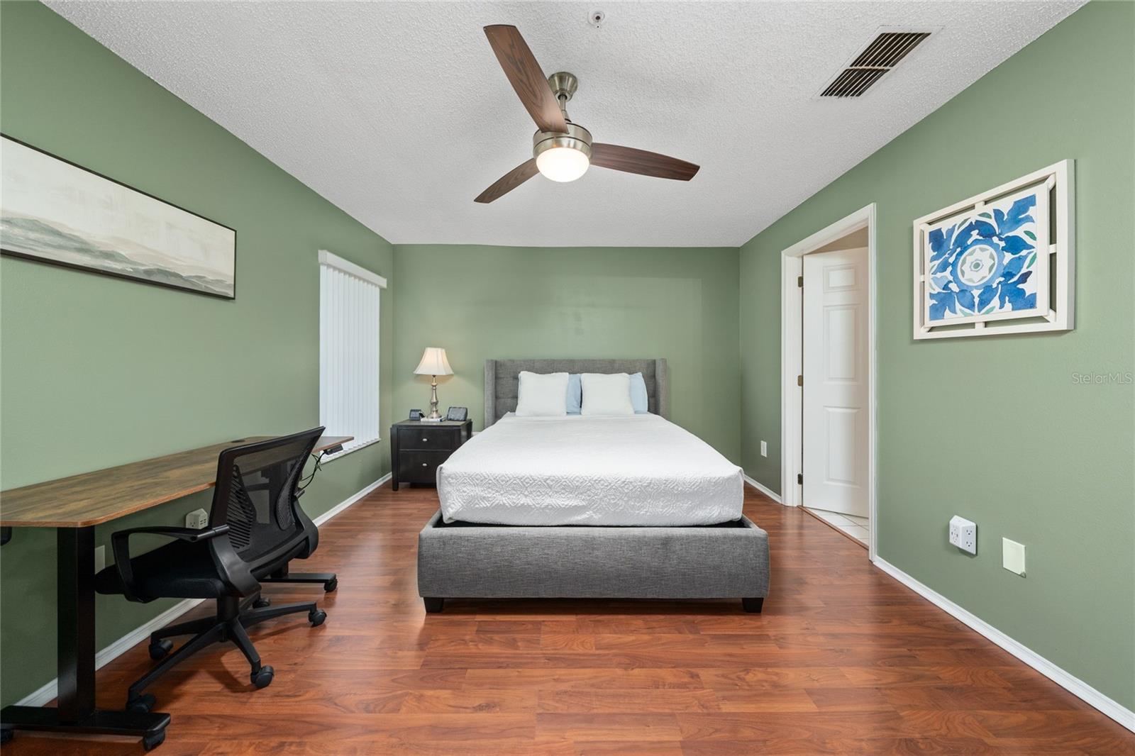 Image 24 of 35 For 703 Swan Lane