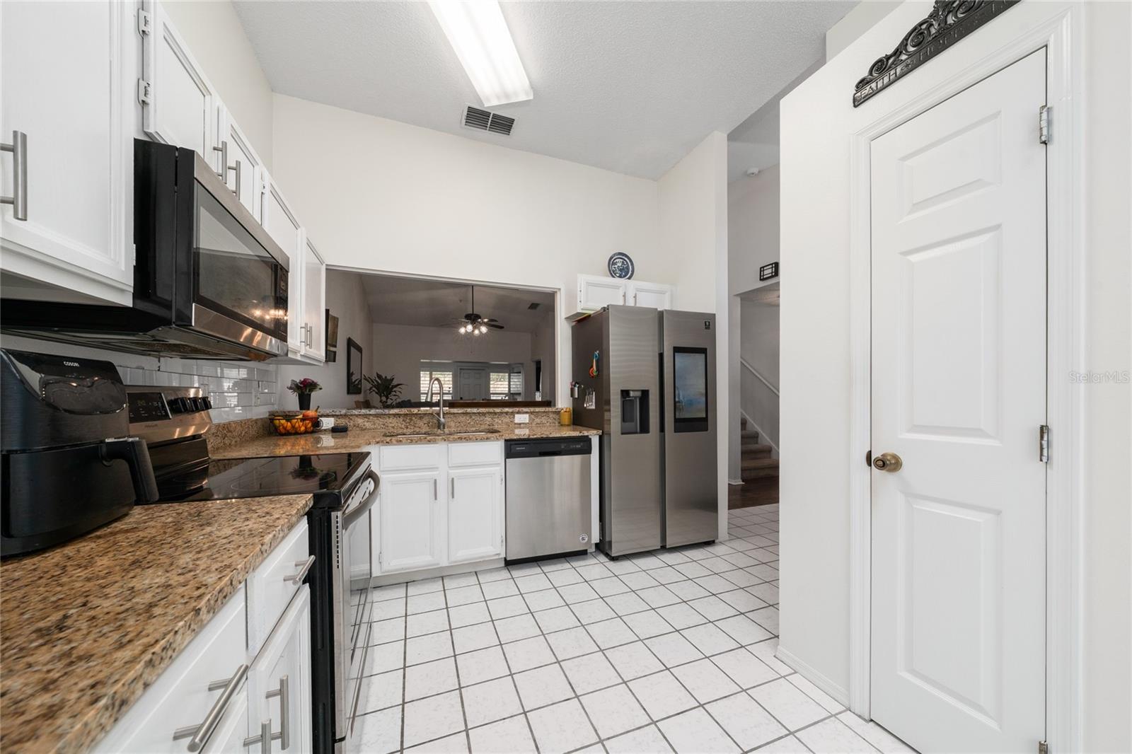 Image 30 of 35 For 703 Swan Lane