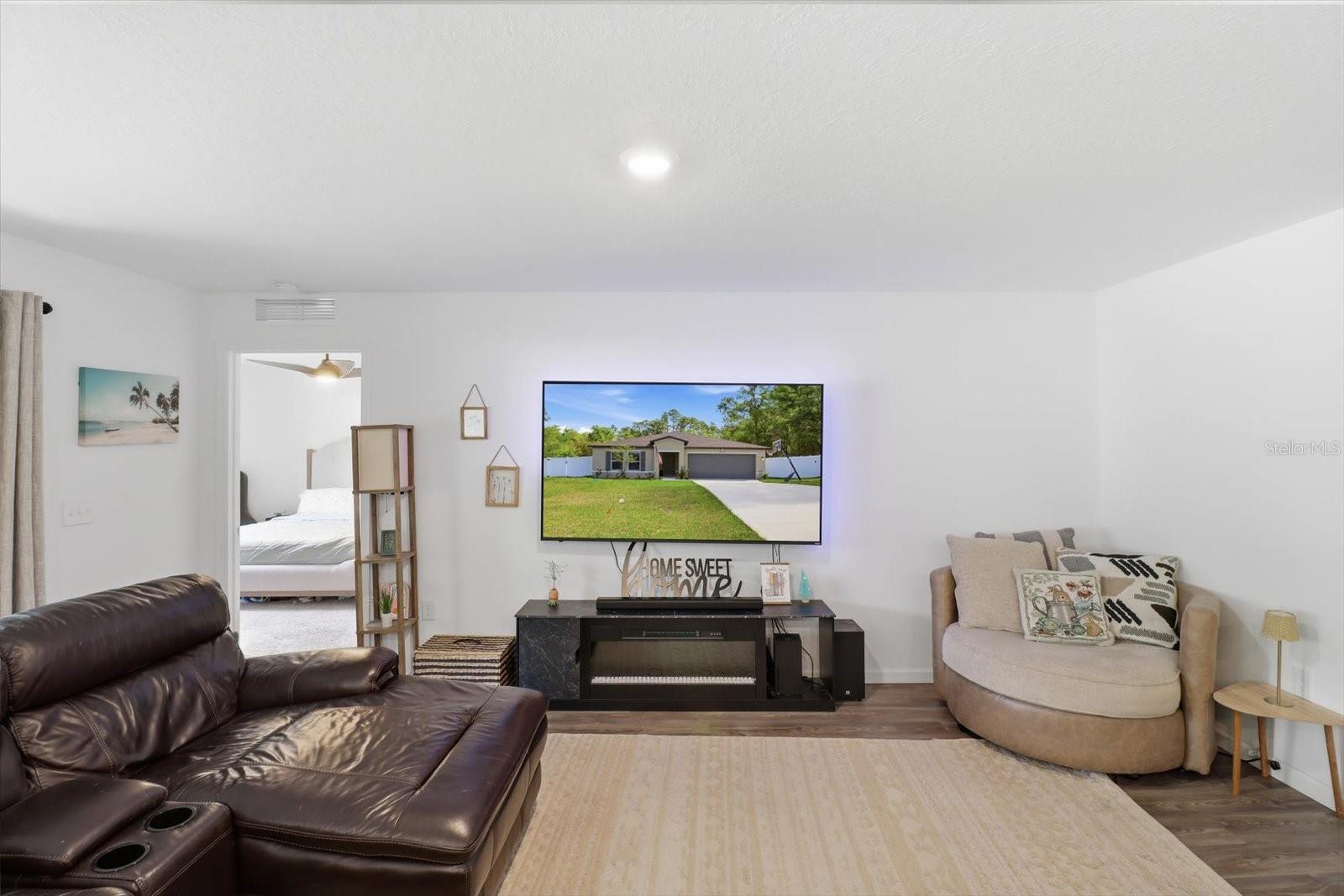 Image 11 of 39 For 8361 Elkcam Boulevard