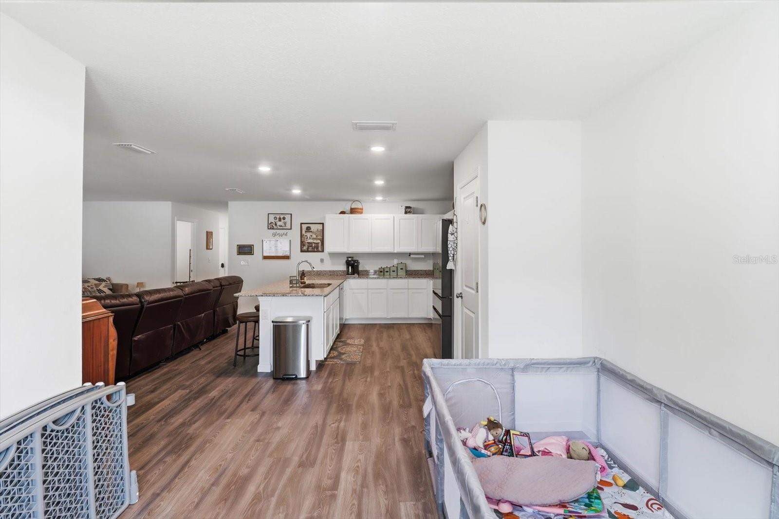 Image 18 of 39 For 8361 Elkcam Boulevard